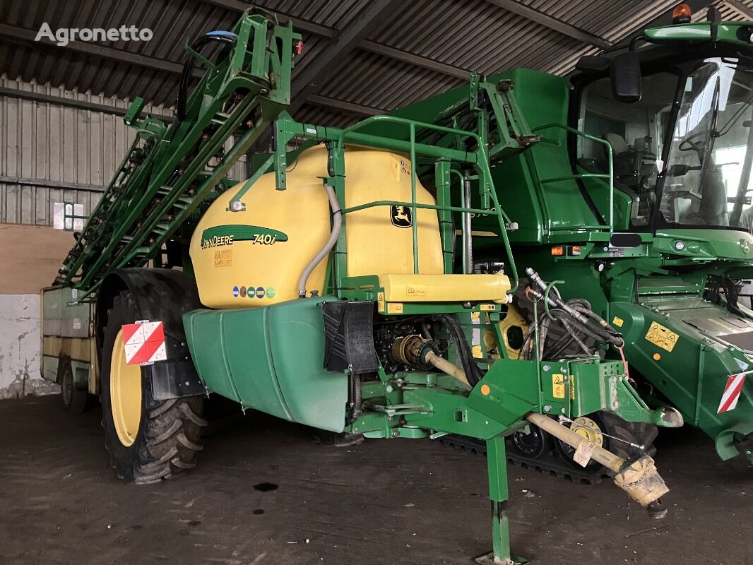 опрыскиватель прицепной John Deere 740i